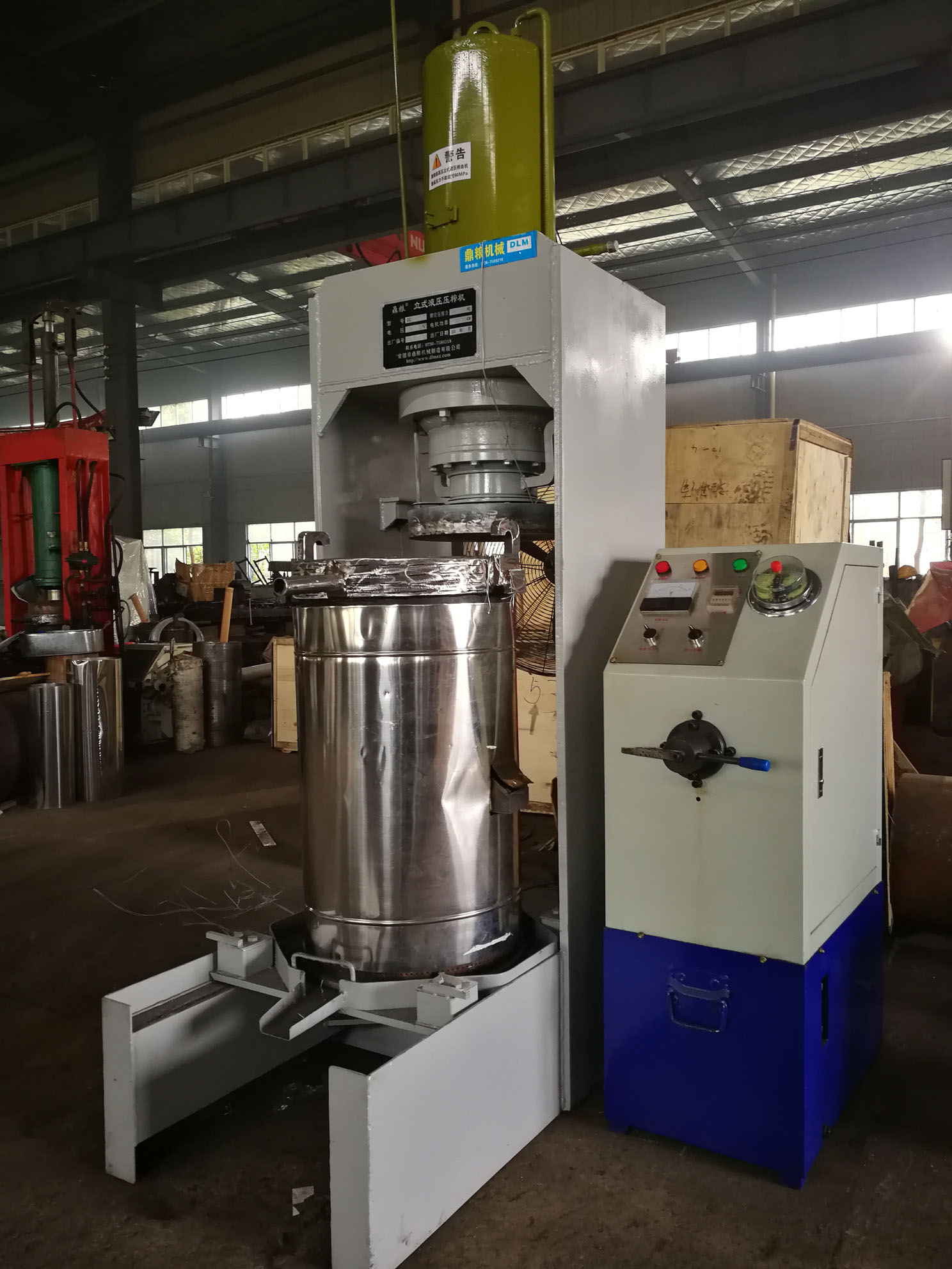 不銹鋼超高壓立式液壓壓榨機，果汁壓榨機，果渣壓榨機，藥材壓榨，油渣處理，白土壓榨